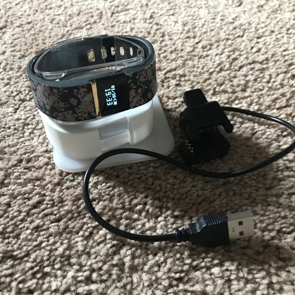 iFitness Women Watch Activity Tracker Black Floral - Picture 3 of 8